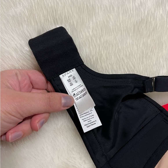 SPANX Women's Illusion Lace Minimizer Bra - Picture 2 of 8